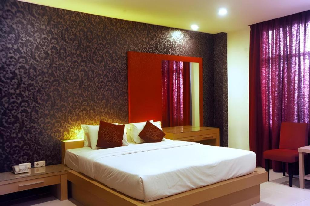 โฮเต็ล เซเมอร์แลง Hotel บันดุง ภายนอก รูปภาพ