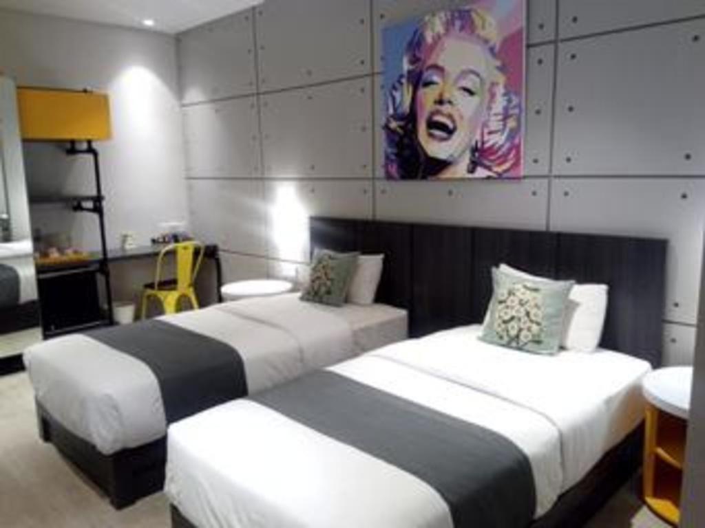 โฮเต็ล เซเมอร์แลง Hotel บันดุง ภายนอก รูปภาพ