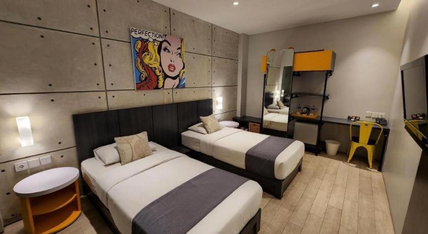 โฮเต็ล เซเมอร์แลง Hotel บันดุง ภายนอก รูปภาพ